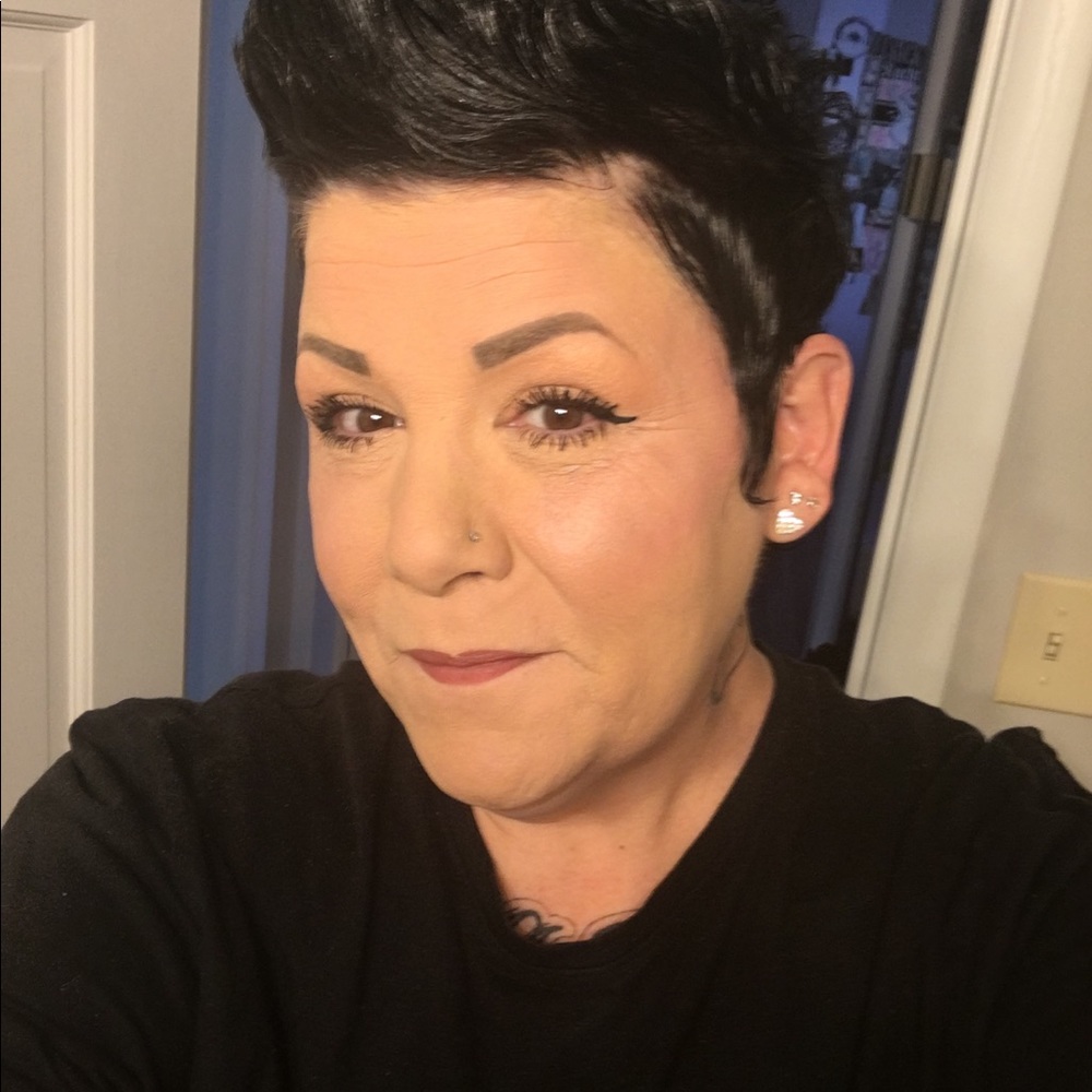 Meet your Posher, Traci